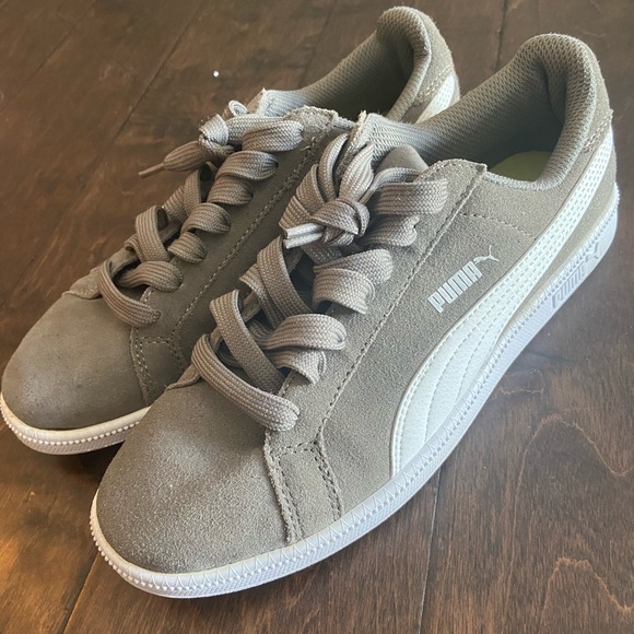 Suede pumas - Picture 2 of 2